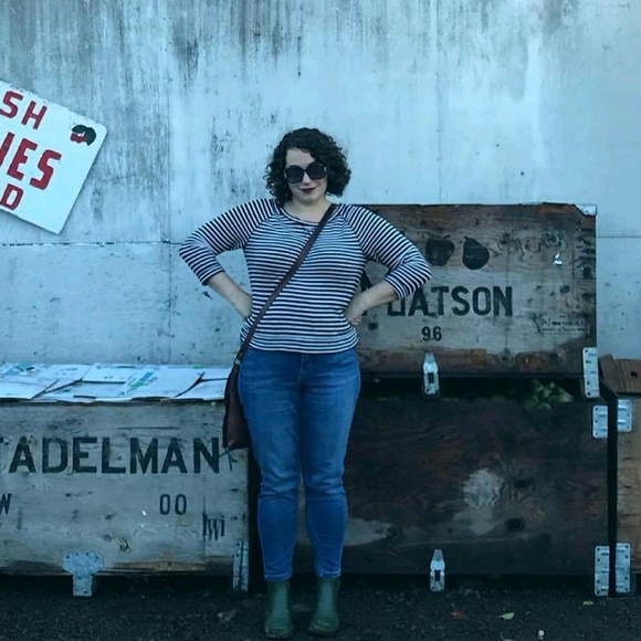 Meet your Posher, Courtney - Picture 1 of 1